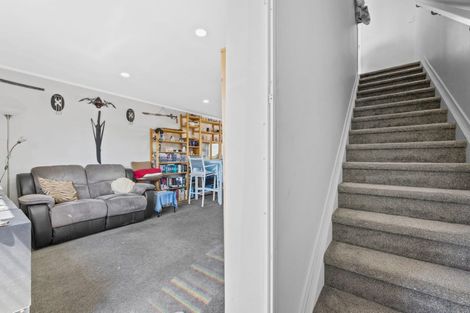 Photo of property in 28 Kevale Place, Manurewa, Auckland, 2102