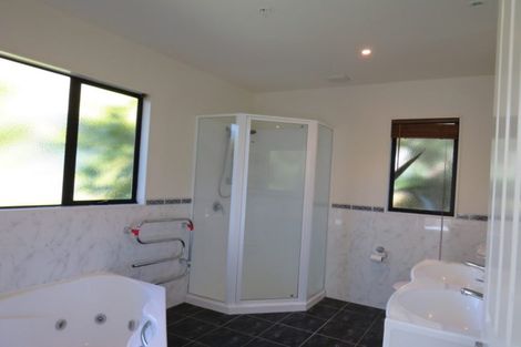 Photo of property in 15 Lanyon Place, Whitby, Porirua, 5024