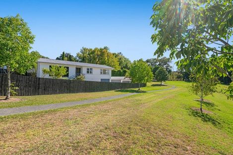 Photo of property in 39 Totaravale Drive, Totara Vale, Auckland, 0629