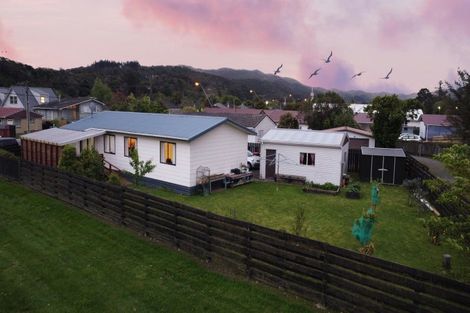Photo of property in 2 Wellington Road, Wainuiomata, Lower Hutt, 5014