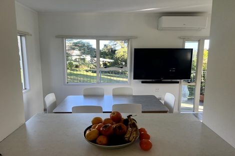 Photo of property in 1/3 Exmouth Road, Northcote, Auckland, 0627