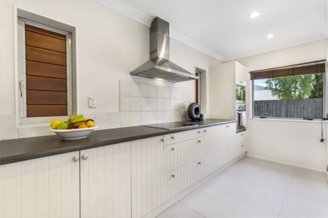 Photo of property in 20a Sutton Crescent, Papakura, 2110