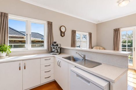 Photo of property in 82 Glover Road, Hawera, 4610