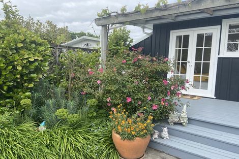 Photo of property in 12a Oxford Street, Martinborough, 5711