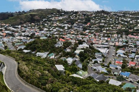 Photo of property in 13 Ara Paekawakawa, Island Bay, 6023