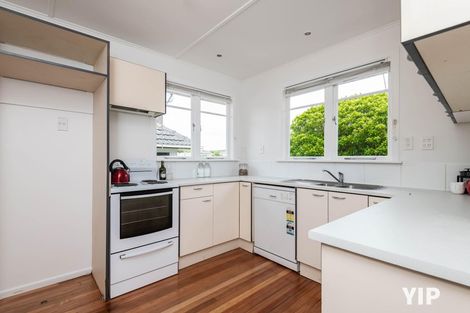 Photo of property in 17 Baylands Drive, Newlands, Wellington, 6037