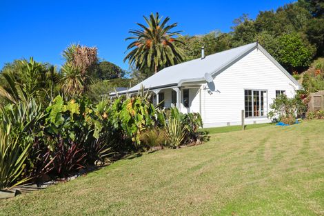 Photo of property in 31 Matauwhi Road, Russell, 0202