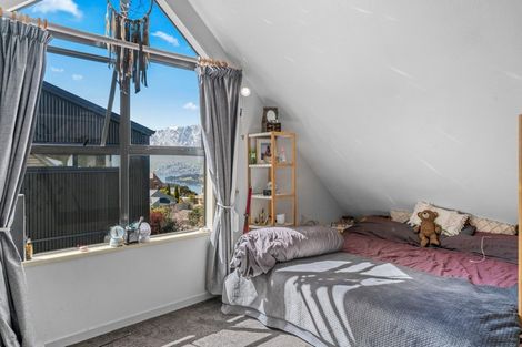 Photo of property in 8 Caples Place, Fernhill, Queenstown, 9300