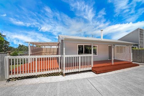 Photo of property in 3 Regency Place, Sunnynook, Auckland, 0632