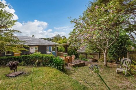 Photo of property in 26 Staincross Street, Green Bay, Auckland, 0604