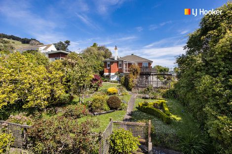 Photo of property in 1 Featherston Street, Macandrew Bay, Dunedin, 9014