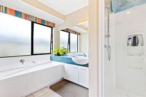 Photo of property in 58 Hillwell Drive, Henderson, Auckland, 0612