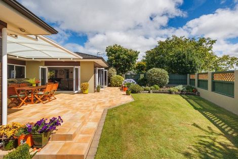 Photo of property in 23 Chilton Grove, Hokowhitu, Palmerston North, 4410