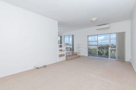 Photo of property in 13 Tableau Place, Totara Vale, Auckland, 0629