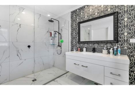 Photo of property in 19-21 Kauri Drive, Kumeu, 0810