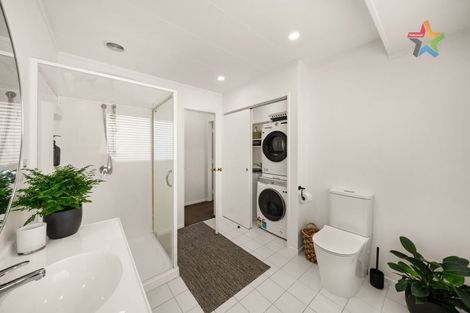 Photo of property in 18 Jasmine Grove, Maungaraki, Lower Hutt, 5010