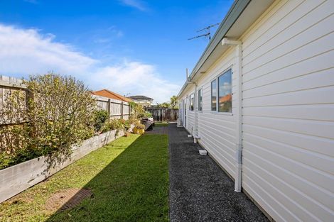 Photo of property in 2/10 Ross Crescent, Orewa, 0931
