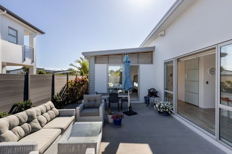 Photo of property in 15 Maria Tini Drive, Papamoa Beach, Papamoa, 3118