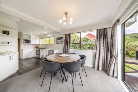 Photo of property in 32 Seymour Grove, Kingsley Heights, Upper Hutt, 5018