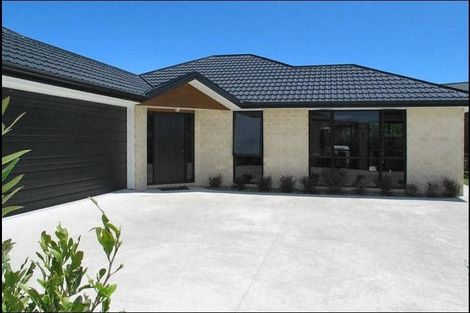 Photo of property in 12 Greenstone Place, Aotea, Porirua, 5024