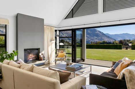 Photo of property in 251 Beacon Point Road, Wanaka, 9305