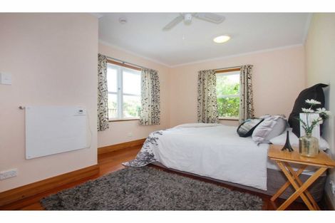 Photo of property in 24 Howard Road, Northcote, Auckland, 0627