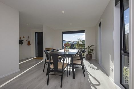 Photo of property in 37 Lumbarda Drive, Kumeu, 0810