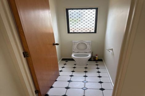 Photo of property in 16 Calypso Place, Rothesay Bay, Auckland, 0630