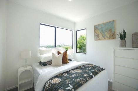 Photo of property in 2/20 Bronzewing Terrace, Unsworth Heights, Auckland, 0632