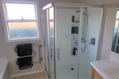 Photo of property in 74 Awamoa Road, Holmes Hill, Oamaru, 9401