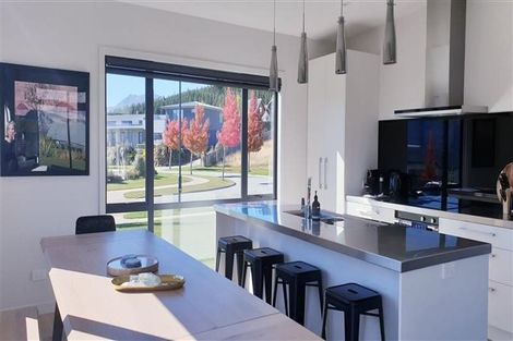 Photo of property in 6 Clutha Place, Wanaka, 9305