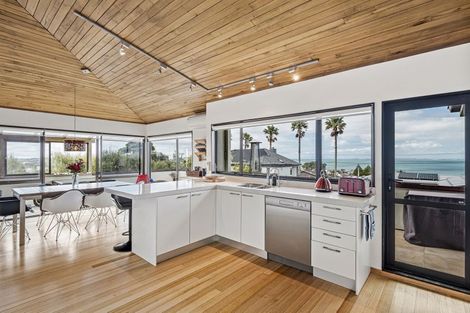 Photo of property in 2/72 Gulf View Road, Murrays Bay, Auckland, 0630