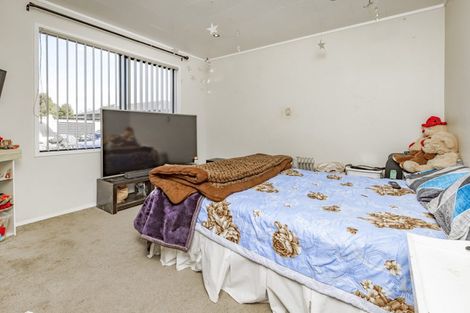 Photo of property in 1/52 Sikkim Crescent, Clover Park, Auckland, 2019