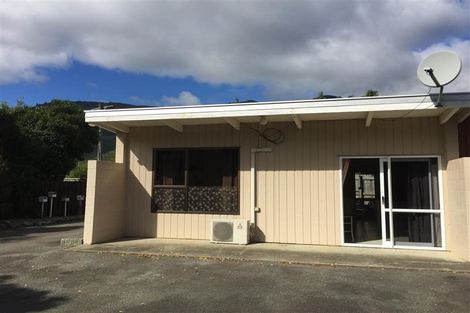 Photo of property in Acacia Flats, 1/205 Waikawa Road, Waikawa, Picton, 7220