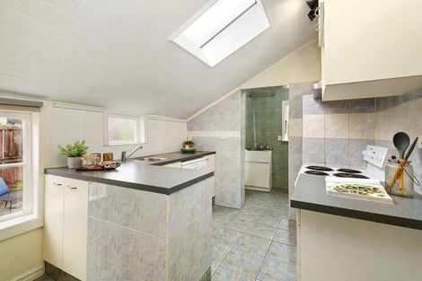 Photo of property in 14 Oxford Street, Tawa, Wellington, 5028