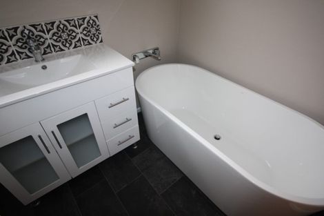 Photo of property in 12 Raglan Avenue, Cloverlea, Palmerston North, 4412