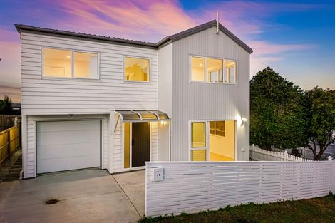 Photo of property in 2a Northgrove Avenue, Hillcrest, Auckland, 0627