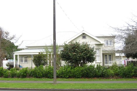 Photo of property in 52 Record Street, Fitzroy, New Plymouth, 4312