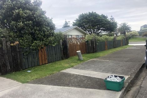 Photo of property in 128 Tutere Street, Waikanae Beach, Waikanae, 5036
