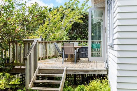 Photo of property in 2a Severn Street, Island Bay, Wellington, 6023