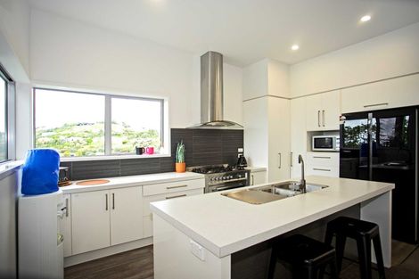 Photo of property in 1 Oceana Drive, Welcome Bay, Tauranga, 3175