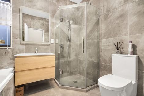 Photo of property in 2 Barrique Road, Kumeu, 0810