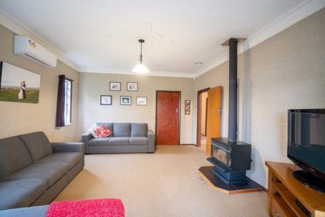 Photo of property in 68 Pahiatua Street, Hokowhitu, Palmerston North, 4410