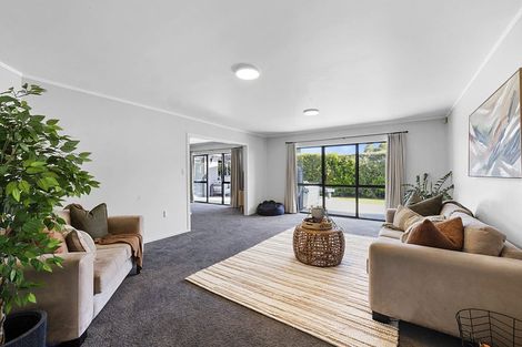 Photo of property in 40 Heta Road, Highlands Park, New Plymouth, 4312