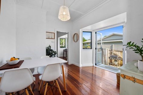 Photo of property in 2/33a Glen Road, Stanley Point, Auckland, 0624
