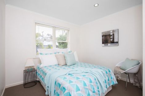 Photo of property in 1/19 Becroft Drive, Forrest Hill, Auckland, 0620