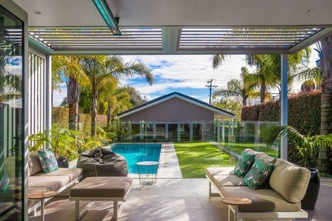 Photo of property in 57 Wainui Avenue, Point Chevalier, Auckland, 1022