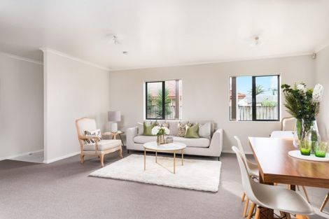 Photo of property in 7 Ari Lane, Mangere, Auckland, 2022