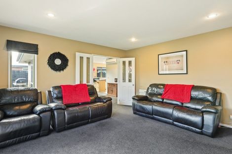 Photo of property in 73 Coolspring Way, Redwood, Christchurch, 8051