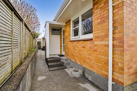 Photo of property in 2/6 Essex Street, Vogeltown, New Plymouth, 4310